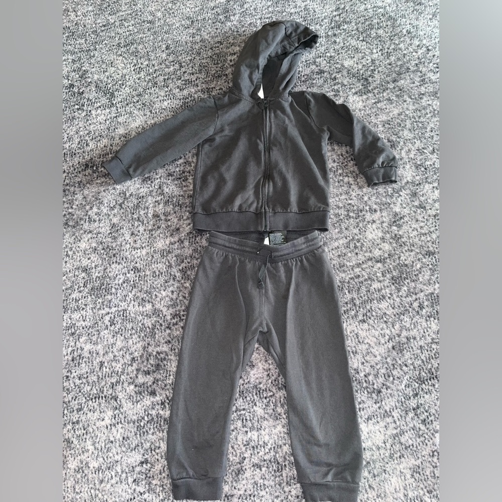 Cute H&M Unisex Gray Sweatsuit Size 2T Hooded Sweater with Matching Sweatpants